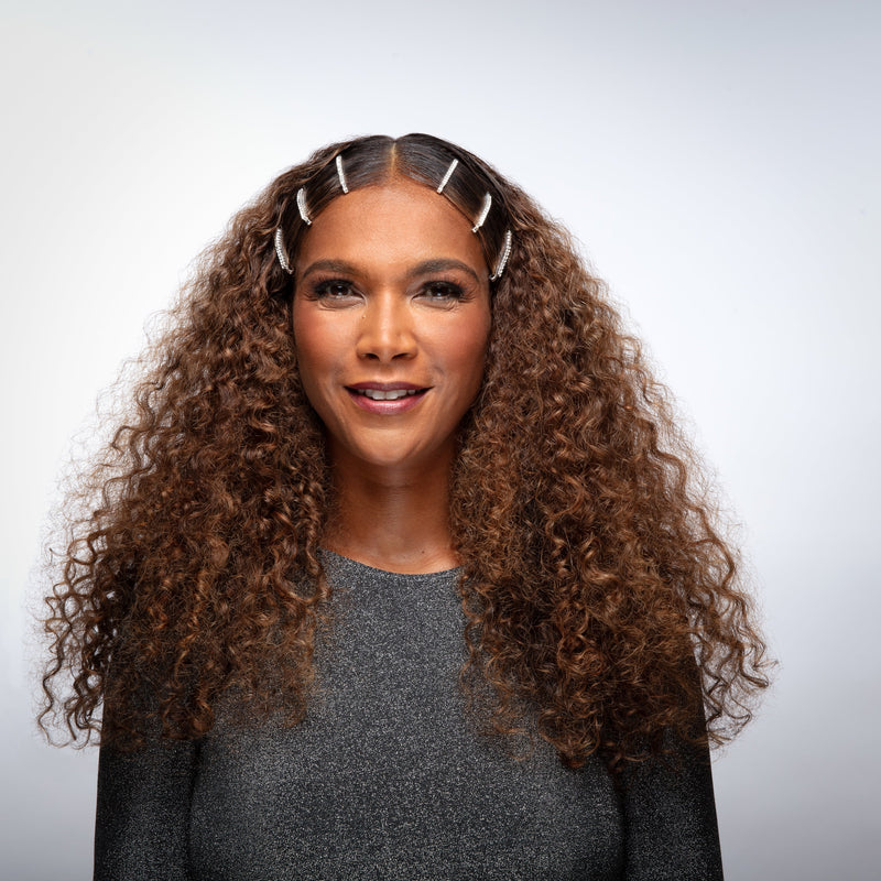 Quick & Easy Face Framing Curly Hair Tutorial for the Holidays